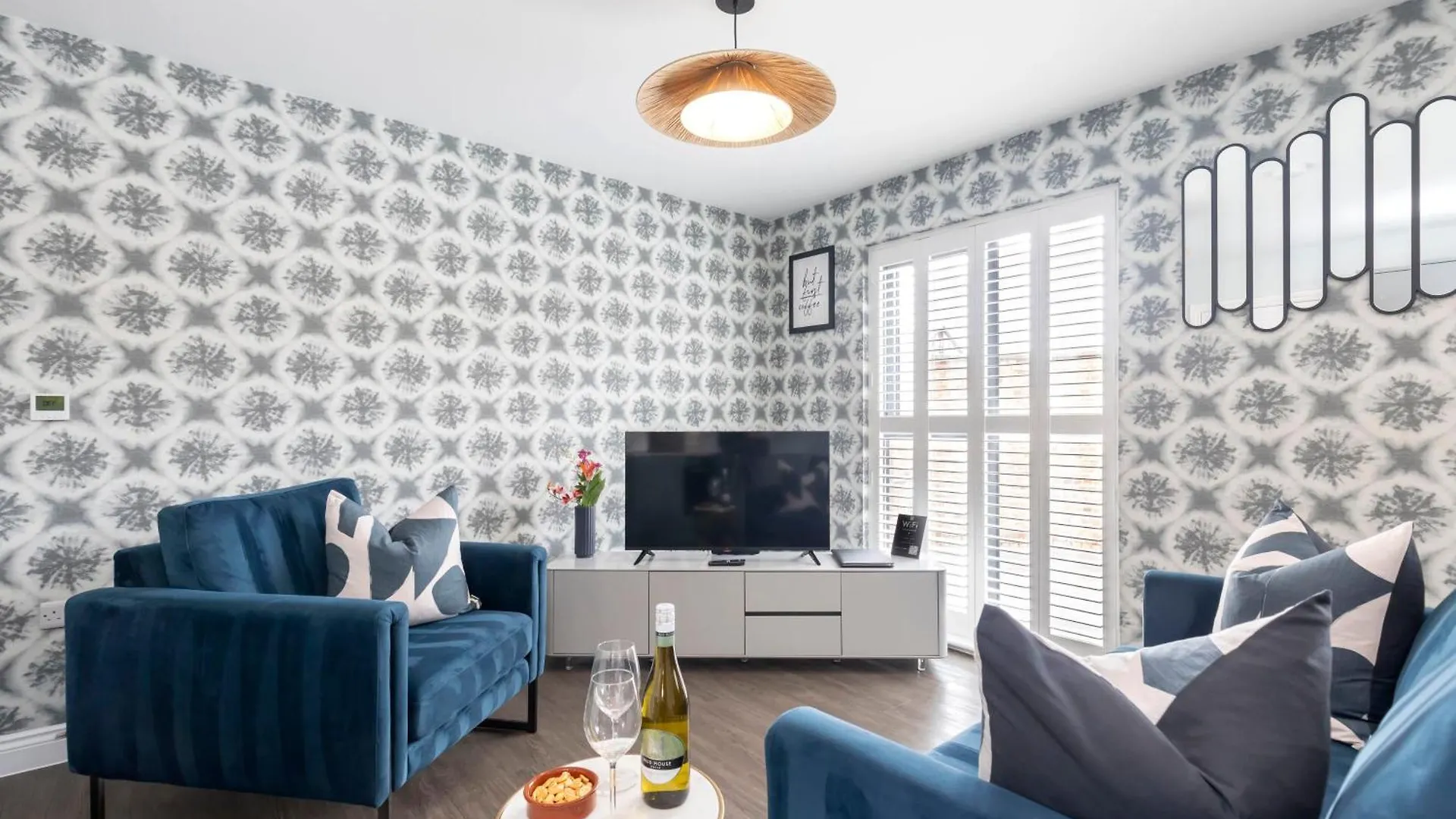 Elliot Oliver - Charming One Bedroom Apartment With Parking In The Docks Gloucester