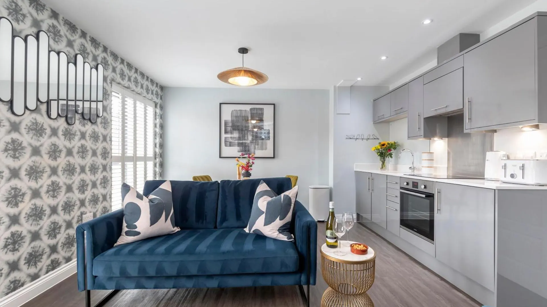 Elliot Oliver - Charming One Bedroom Apartment With Parking In The Docks Gloucester