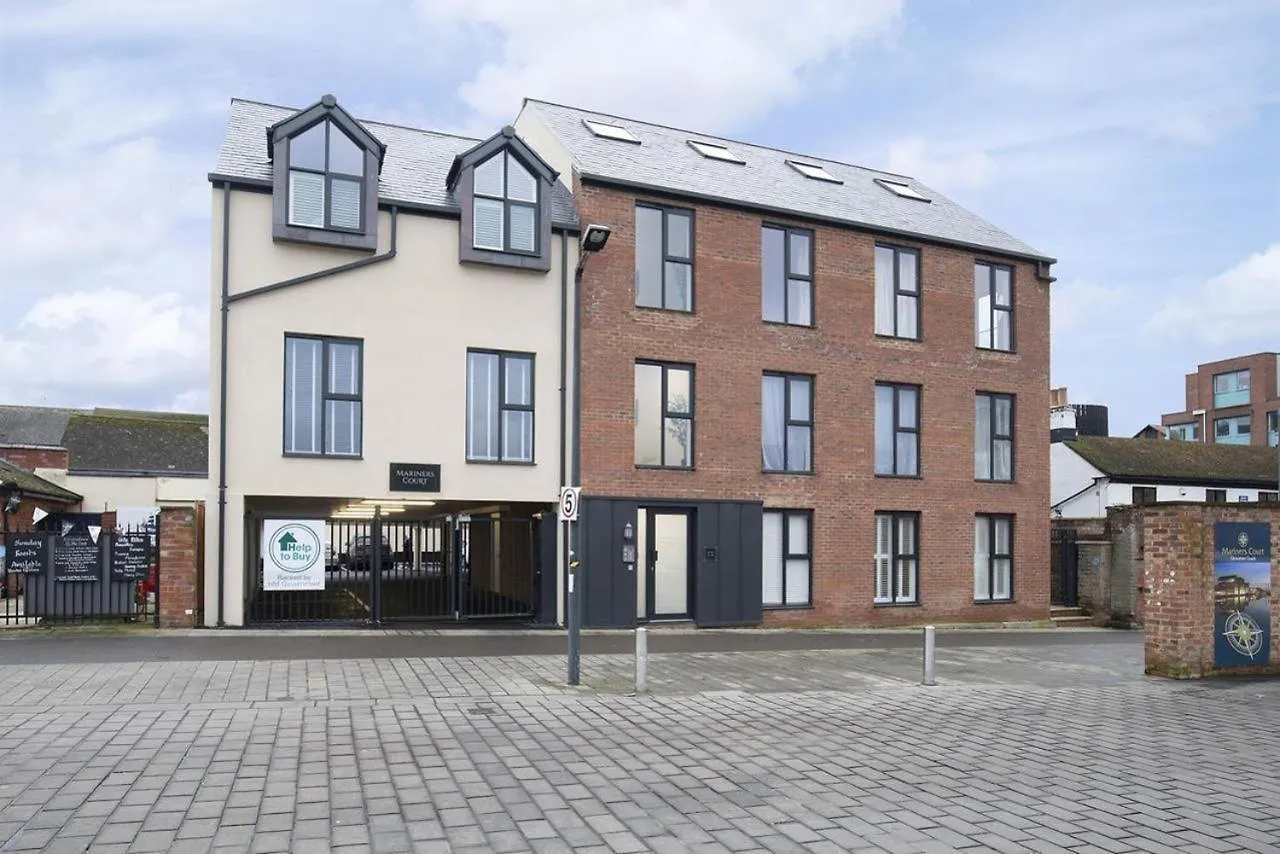 Elliot Oliver - Charming One Bedroom Apartment With Parking In The Docks Gloucester