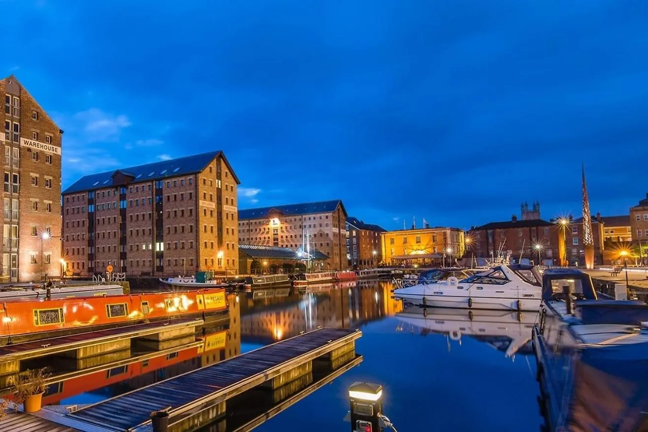 Elliot Oliver - Charming One Bedroom Apartment With Parking In The Docks Gloucester United Kingdom