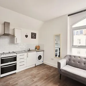 Modern Central Studio And One Bed Flats Close To The Beach Apartment Bournemouth