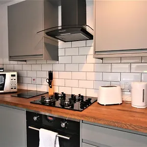  Apartment Nelson By The Docks Serviced By Roomsbooked